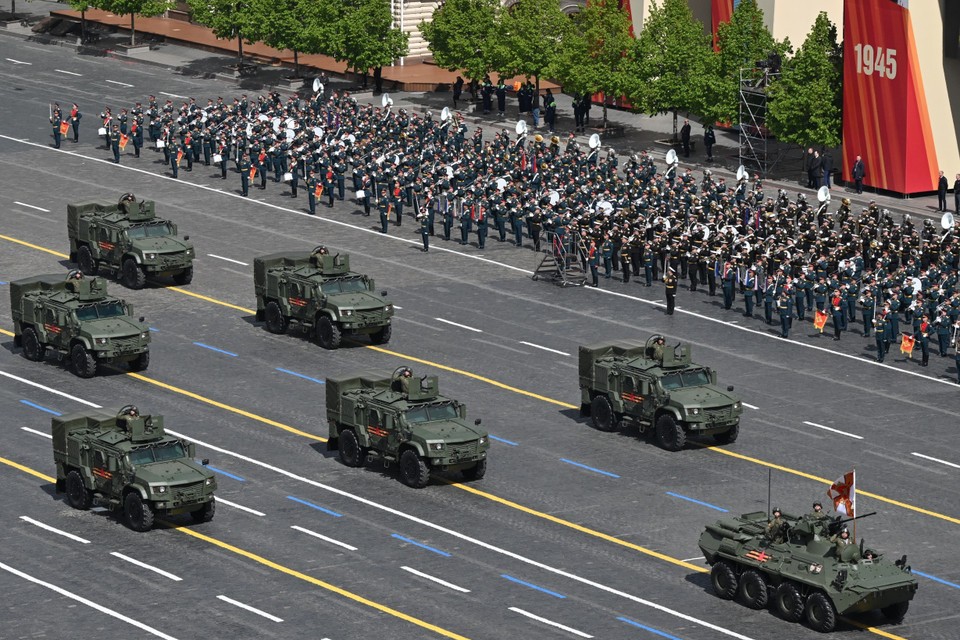 军用车辆方阵参加在俄罗斯首都莫斯科红场举行的纪念反法西斯胜利80周年阅兵式。（图：越通社）