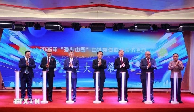 “漫步中国·发现武汉”中外媒体联合采访活动启动仪式。(图:越通社)