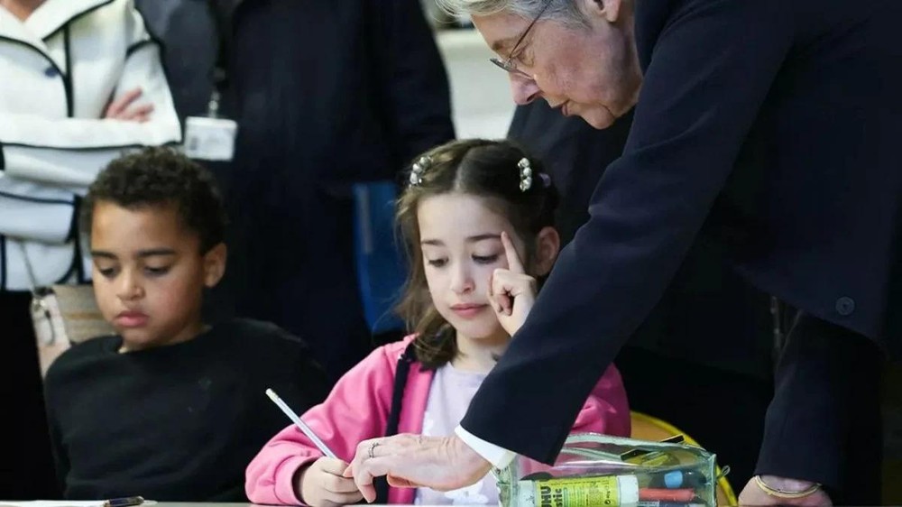 “女孩与数学”计划将通过三大行动核心，动员教育界和家长，引导更多女生接受工程与数字科学方面的教育。（图：AFP）