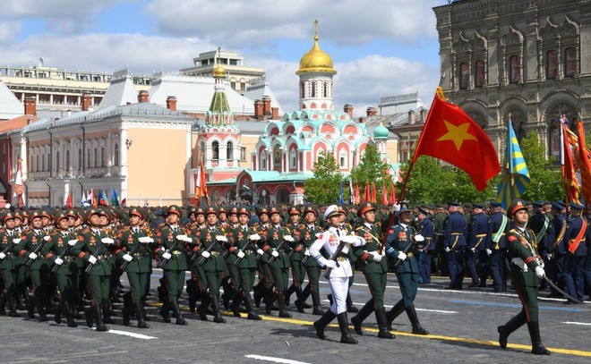 越南派遣部队参加红场阅兵式。（图：越通社）