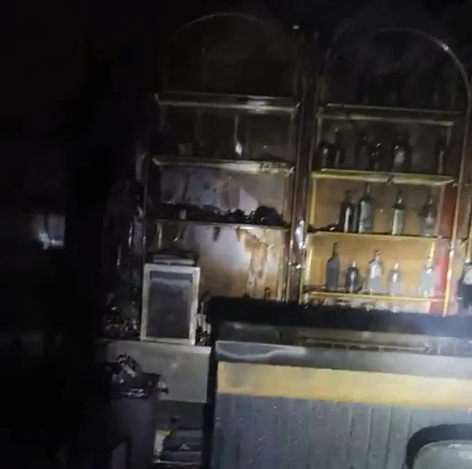 火警熄灭后的酒店第6层葡萄酒展示与销售柜台。(图:CTV) CHAY.jpg