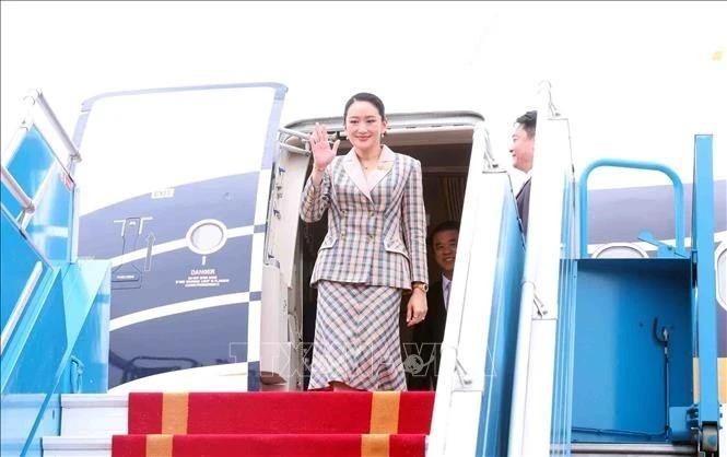 泰国总理佩通坦抵达河内, 开始对越南进行正式访问。(图:越通社)
