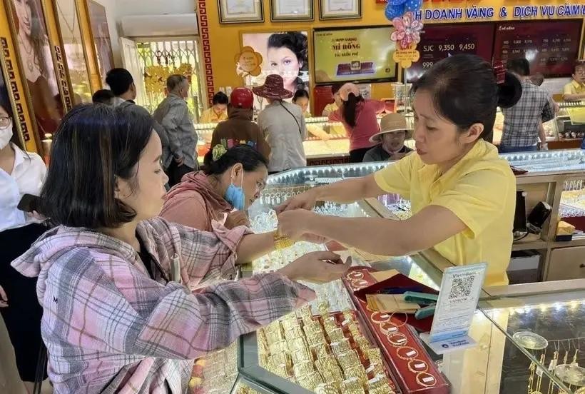 政府总理指示实施有效管理黄金市场的措施。(图:越通社)