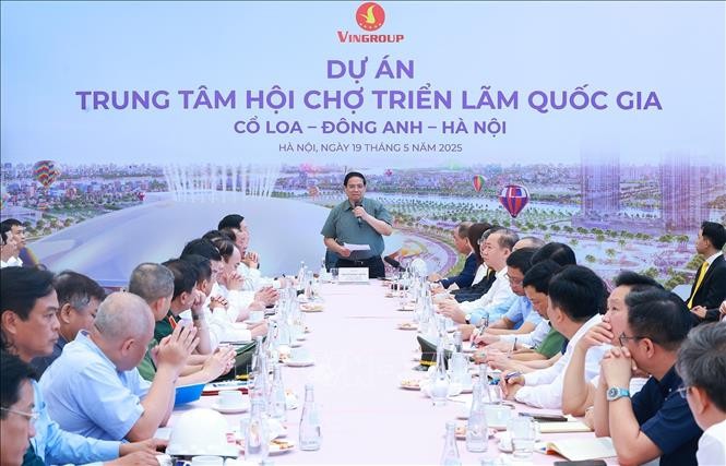 政府总理在会上表指导性讲话。(图:越通社) trung-tam-hoi-cho-trien-lam-quoc-gia.jpg