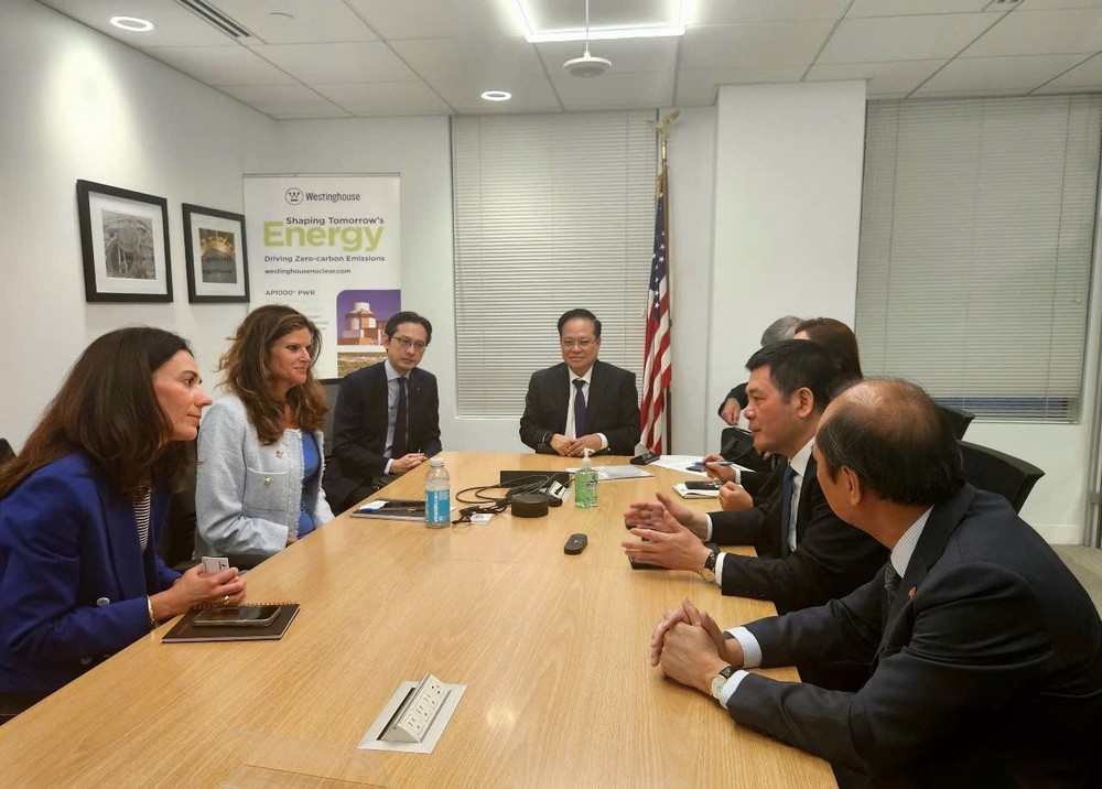工贸部部长阮鸿延会见了全球领先的核能技术企业——西屋电气集团领导人。(图:越通社) 工贸部部长阮鸿延会见了全球领先的核能技术企业——西屋电气集团领导人。(图:越通社)