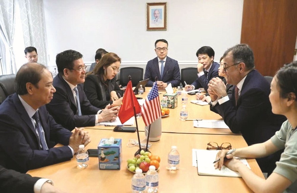 阮鸿延部长一行会见谷歌科技公司代表。(图:越通社)