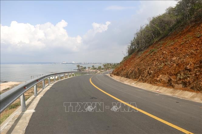 平顺省藩切市沿海公路投建后,将连接现有的故山沿海线路。(图:越通社)