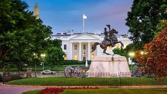 美国白宫国家安全委员会被曝开始裁员，有人当场哭了。（图：Shutterstock）