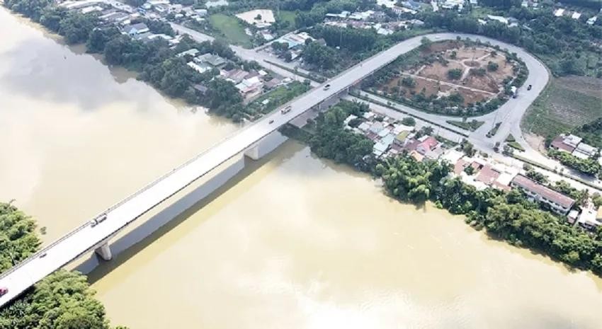 同奈省与平阳省合作兴建胡志明市环市四路上的跨省守边桥。(图:同奈报)