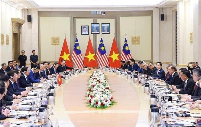 越南政府总理范明政与马来西亚总理易卜拉欣举行会谈。(图:越通社)
