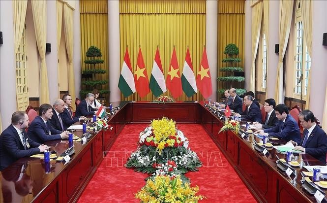 国家主席梁强与匈牙利总统苏约克·塔马斯会谈。(图:越通社)