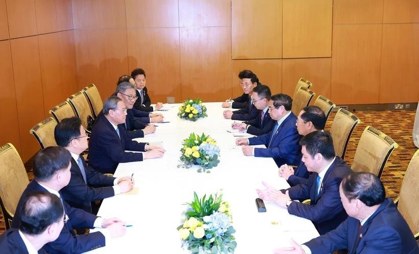 越南政府总理范明政与中国国务院总理李强举行会谈。(图:越通社)