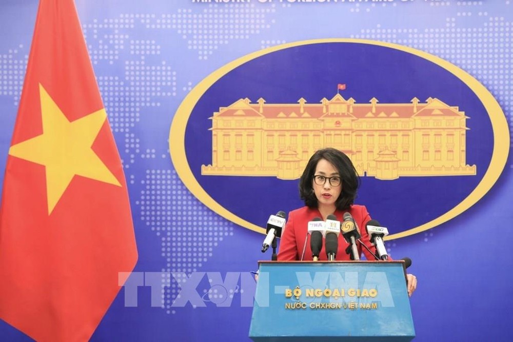 外交部发言人范秋姮在新闻发布会上回答记者提问。(图:越通社)