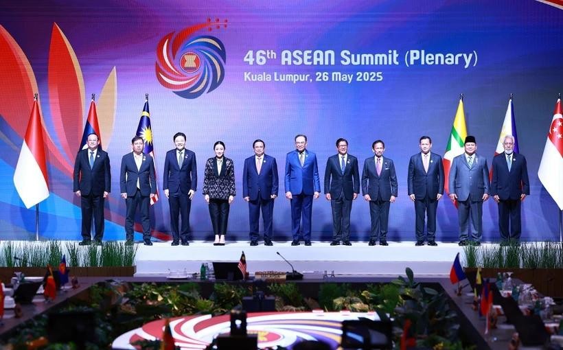 范明政总理与东盟各国和东帝汶领导人合影。（图：越通社）