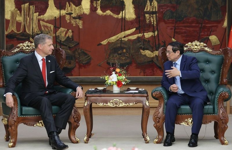 政府总理范明政接见美国艾赛能源集团董事长兼首席执行官史蒂文·科博斯。(图:VGP)