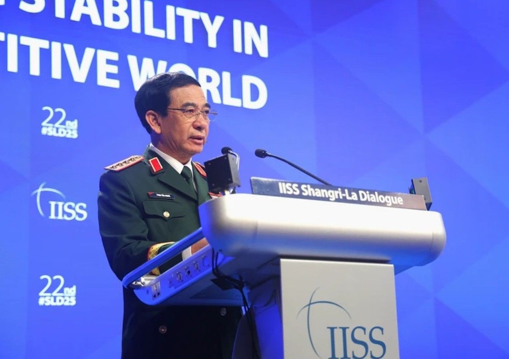 越南国防部长潘文江大将在对话会上发言。(图:越通社)