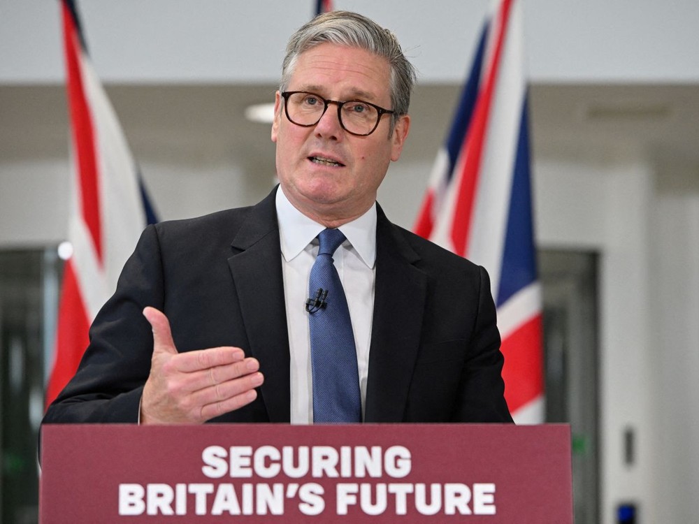 英国首相施纪贤表示,将恢复英国战备状态,并提高英国武器生产能力。(图:路透社)