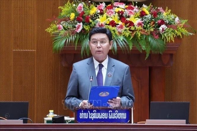 老挝国会主席赛宋蓬·丰威汉主持开幕式。(图:越通社)