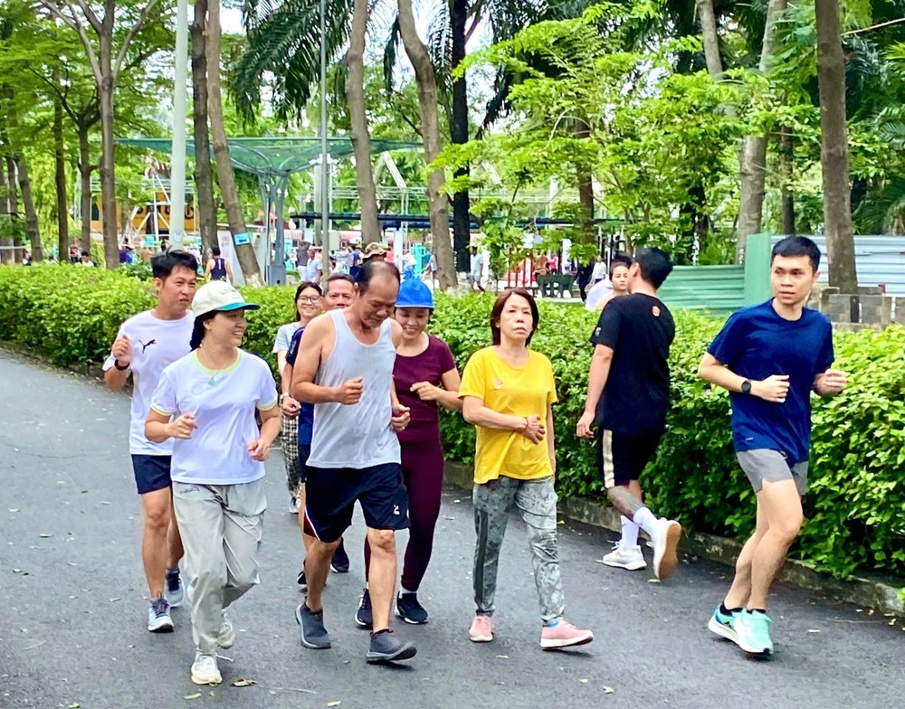 大家多做运动增加免疫力。