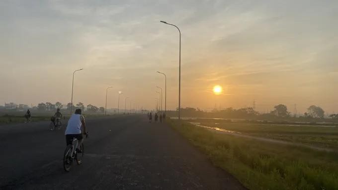 本月15日中午，河内气温高达35摄氏度，从清晨5时就艳阳高照。（图：福厚）