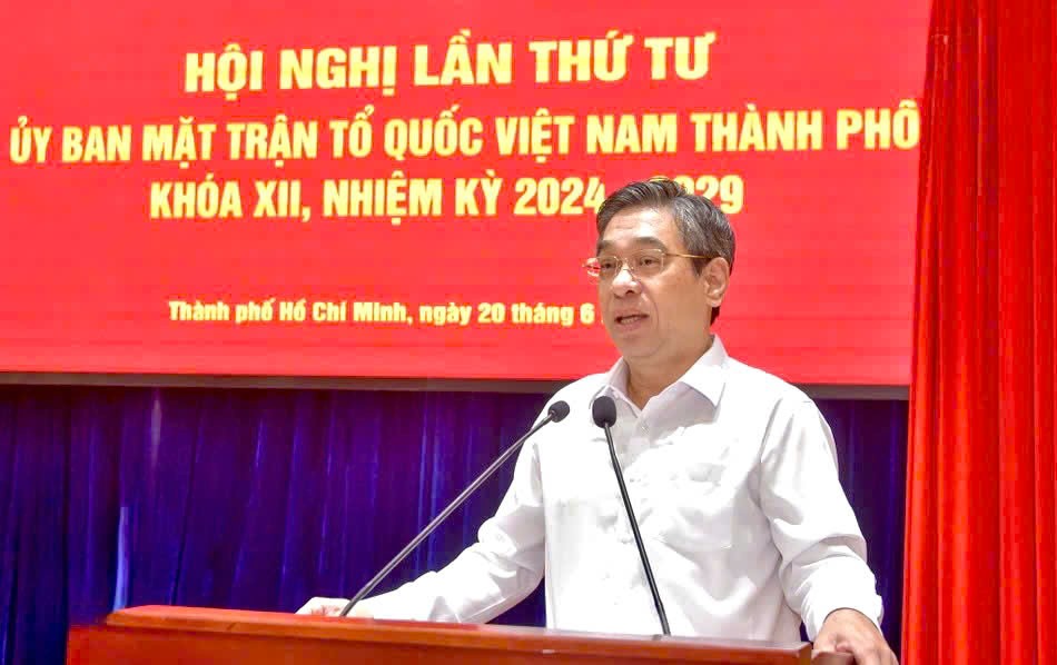 会议由市委副书记、市越南祖国阵线委员会主席阮福禄主持。 K2.jpg