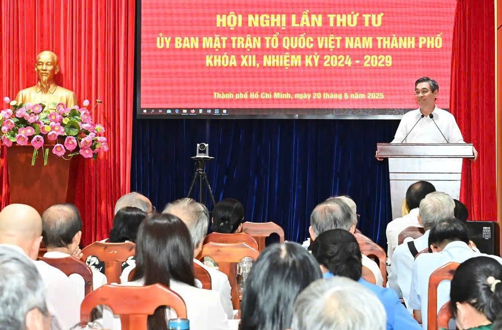 市越南祖国阵线委员会举行第十二届2024-2029年任期第四次会议。 K3.jpg