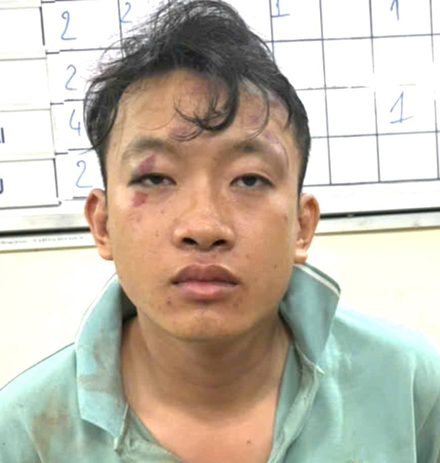 阮明福在公安机关。(图:警方提供) Phuc tai co quan cong an.jpg