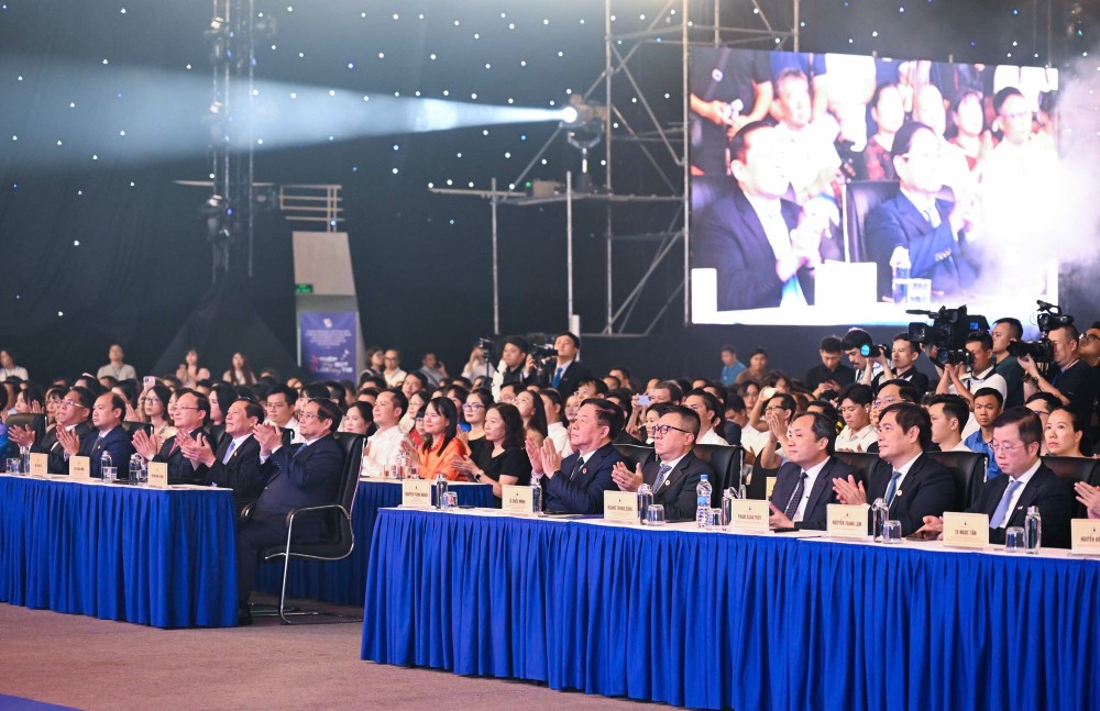 范明政总理以及党和国家领导人出席活动。（图：人民报）