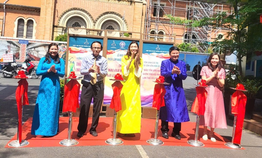 2025年《市长衫文化盛会》开幕剪彩仪式。