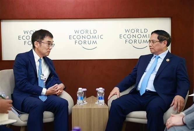 越南政府总理范明政会见东盟与东亚经济研究所（ERIA）所长渡边哲也（Tetsuya Watanabe）教授。（图：越通社）