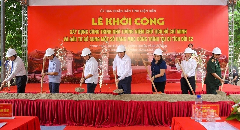 奠边E2丘胡志明主席纪念堂动工