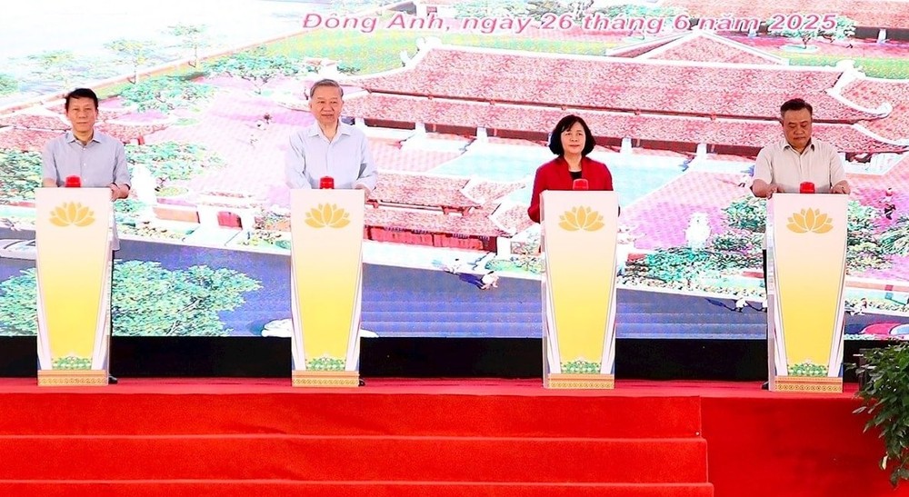 党中央总书记与各代表出席动工仪式。