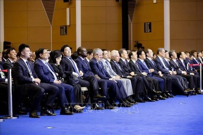 范明政总理世界经济论坛2025年新领军者年会全体会议开幕式 。(图:越通社)