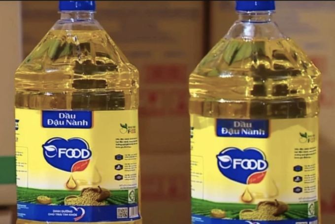 畜牧业使用的食用油被加工成人类食用油。（图：VTV）