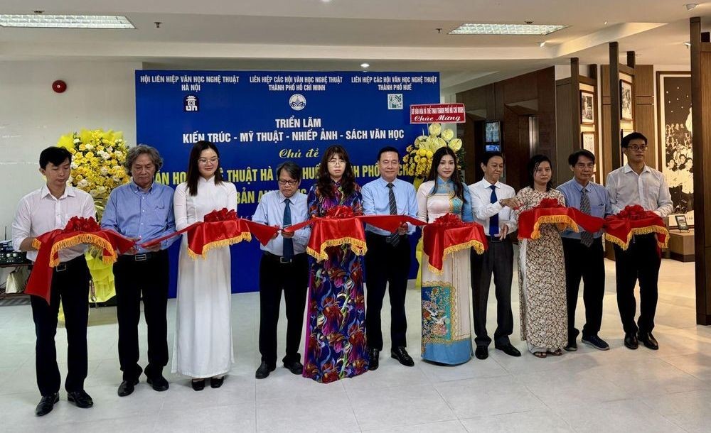 50周年英雄赞歌展会开幕仪式。