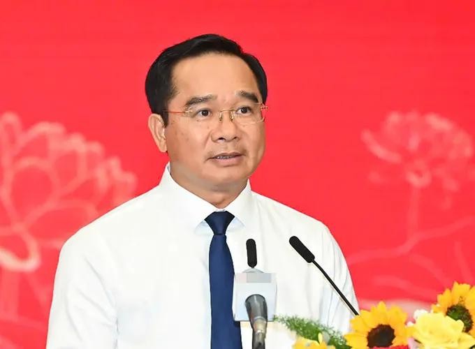 新胡志明市人委会主席阮文得。