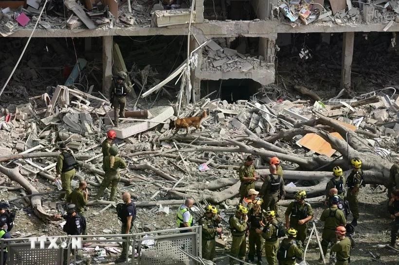 以色列特拉维夫遭伊朗袭击后，一栋建筑被毁。（图：越通社）