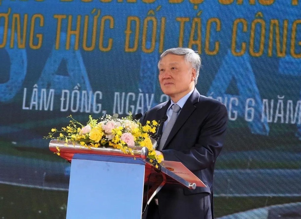 政府常务副总理阮和平出席并在仪式上致辞。(图:长盛) ptt-nguyen-hoa-binh.jpg