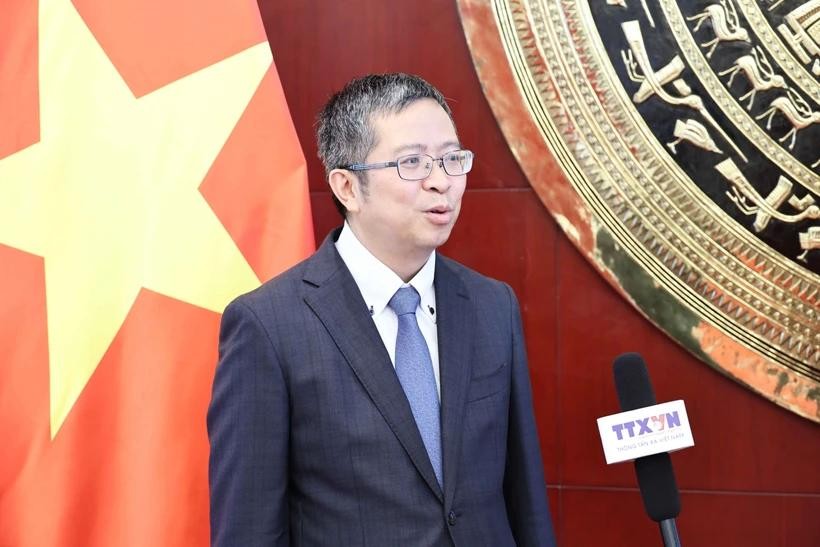 越南驻华大使范青平接受越通社驻北京记者的采访。（图：越通社）