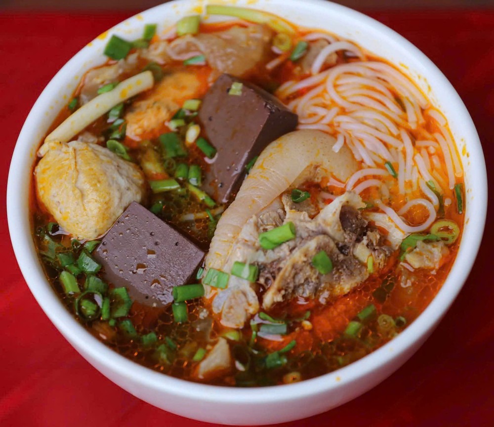 美味的顺化牛肉米线。