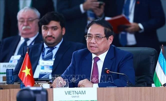 范明政总理在题为“加强多边主义、经济金融问题及人工智能”的高级别讨论会上发表重要讲话。(图:越通社)