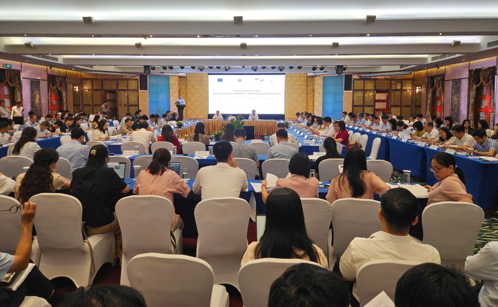 会议现场。 hoinghi-1.jpg