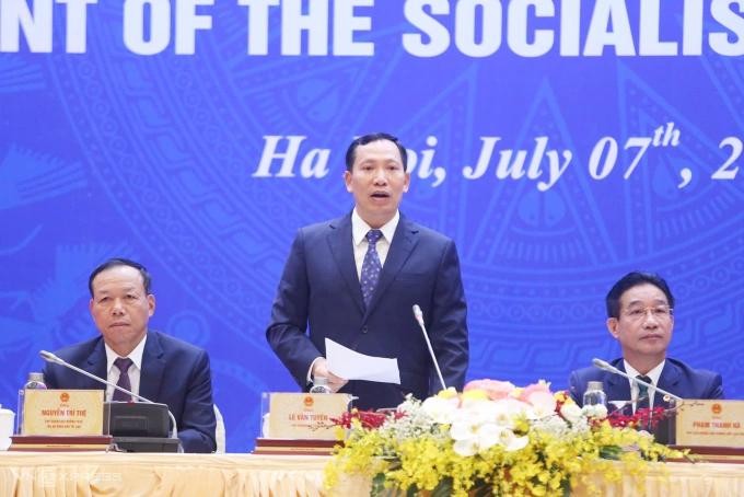 公安部副部长黎文线上将在新闻发布会上公布了国家主席“九·二”国庆特赦《决定》。(图:范与)