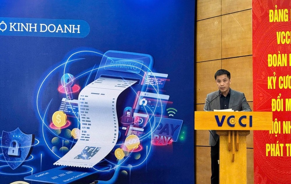 VCCI副秘书长窦俊英在研讨会上发言。 dua-tuan-anh.jpg
