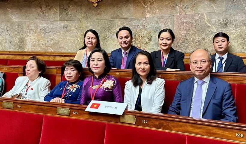 越南国会副主席阮氏清率领的越南代表团出席法语国家议会大会(APF)第五十次会议。(图:越通社)