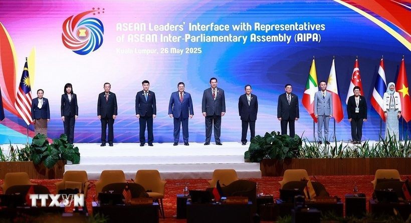 东盟议会联盟成员代表合影。(图:越通社)