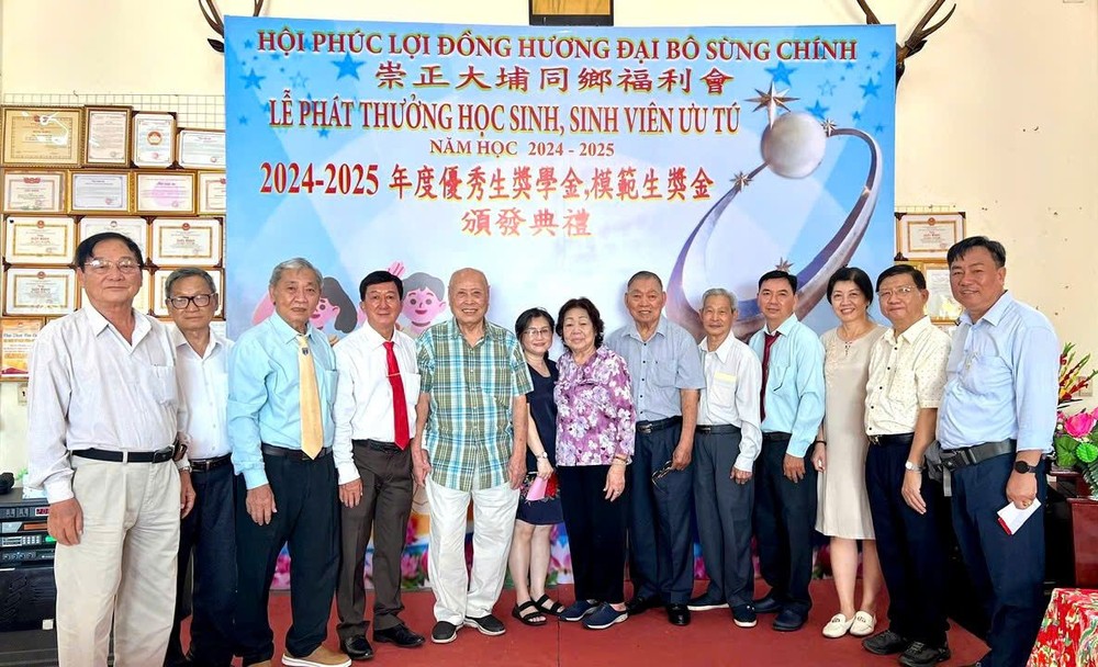 崇正大埔同乡福利会理事与相亲留影。 K2.jpg