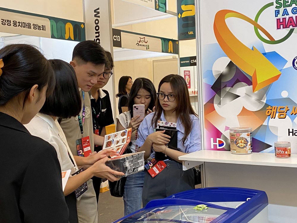 图为 2024年Mega Us Expo的商贸对接与产品展示活动。
