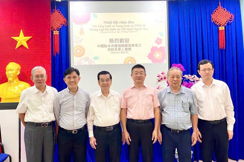 唐立总领事、徐州副总领事与海南会馆各正副理事长、理事留影。 K3.jpg