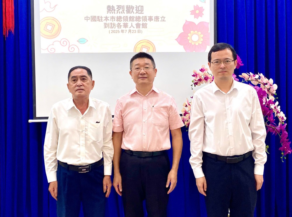 唐立总领事、徐州副总领事与霞漳会馆各理事长留影。 K9.jpg